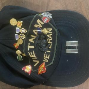 Black cap with Vietnam medal s. Collectable